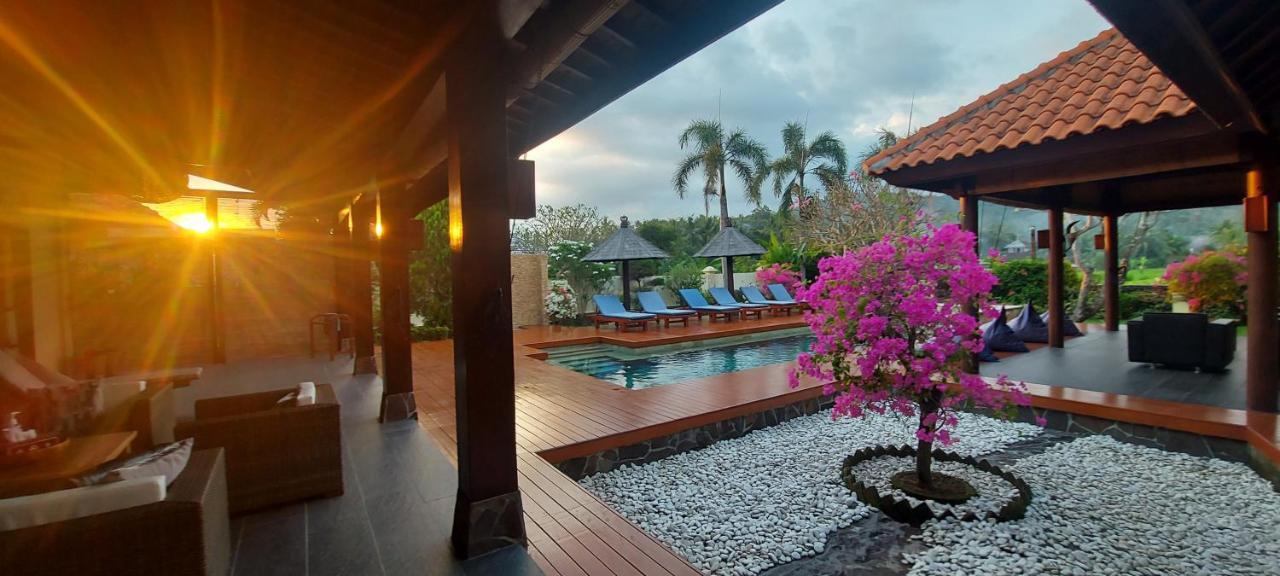 Bale Solah Lombok Holiday Resort Senggigi Exterior foto